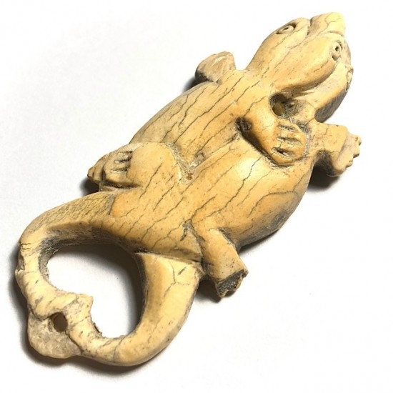 Jing Jok Bee Maha Sanaeh 5 x 2 Cm Carved Ivory Gecko Amulet Jing Jok Bee Maha Sanaeh 5 x 2 Cm Carved Ivory Gecko Amulet